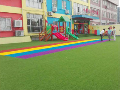 幼兒園草坪